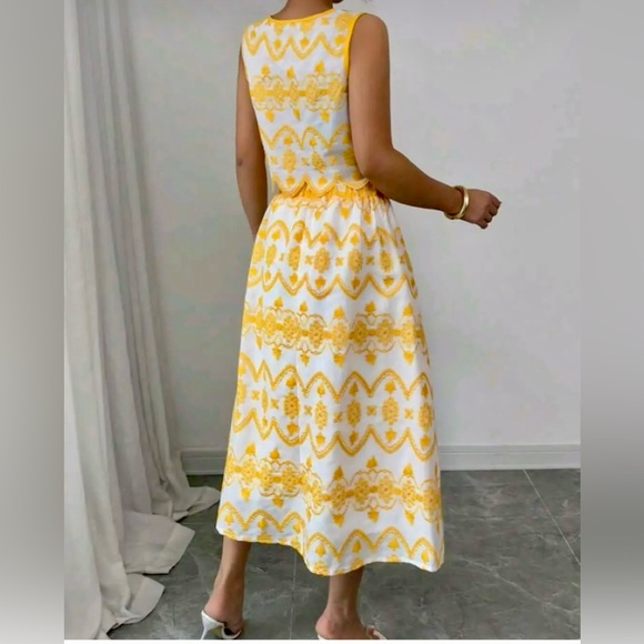 Yellow and White embroidered skirt and top for Casual Resort Wear. L new - Picture 6 of 10